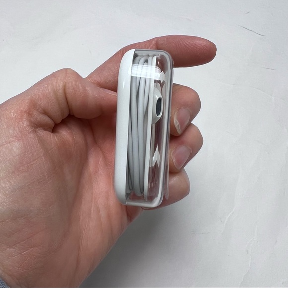 Never Used Apple Headphones - 3.5mm jack - Picture 3 of 4